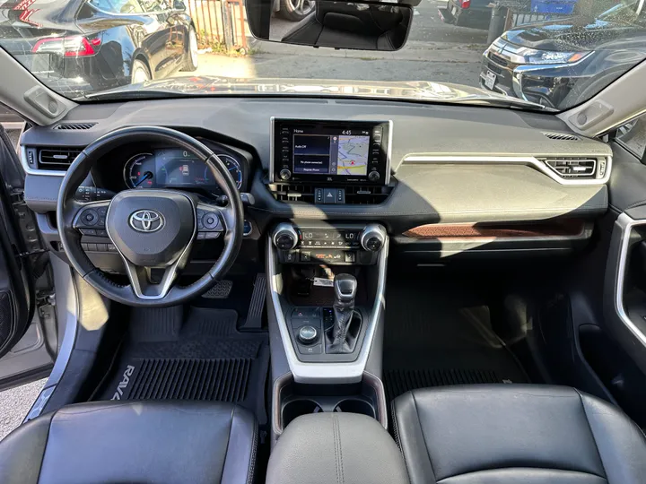 SILVER, 2020 TOYOTA RAV4 HYBRID Image 11