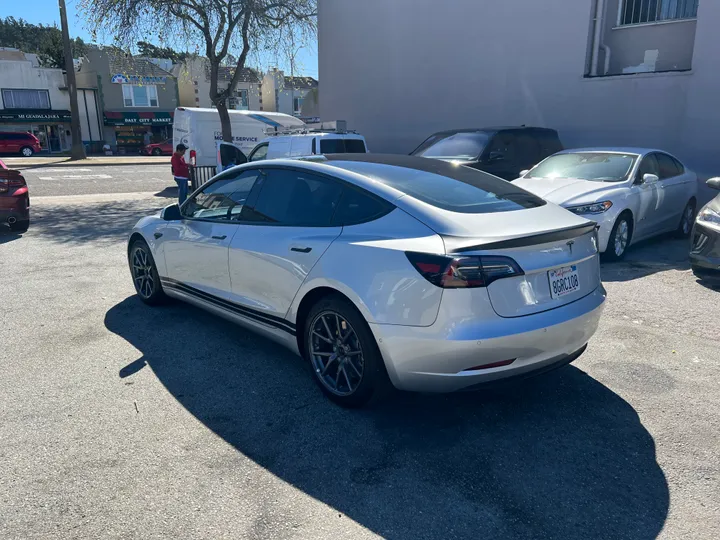 SILVER, 2018 TESLA MODEL 3 Image 7