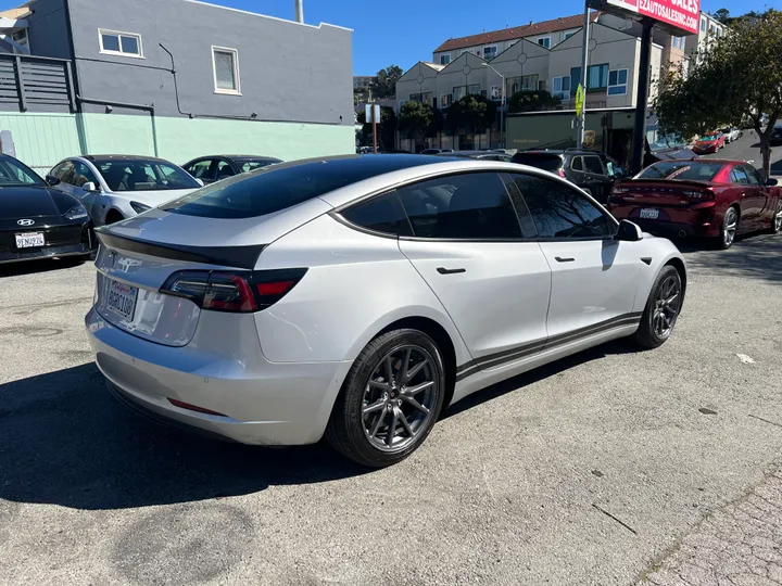 SILVER, 2018 TESLA MODEL 3 Image 9