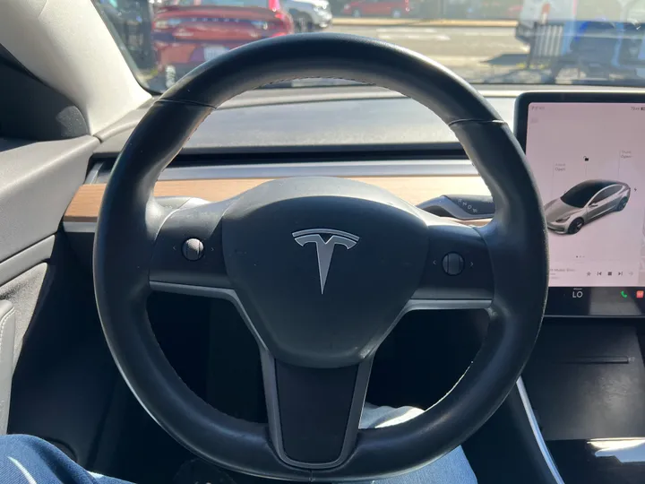 SILVER, 2018 TESLA MODEL 3 Image 20