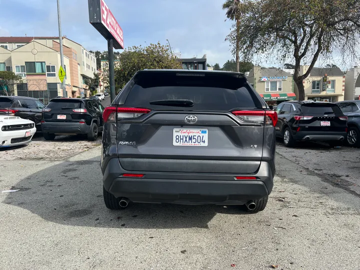 GRAY, 2019 TOYOTA RAV4 Image 8