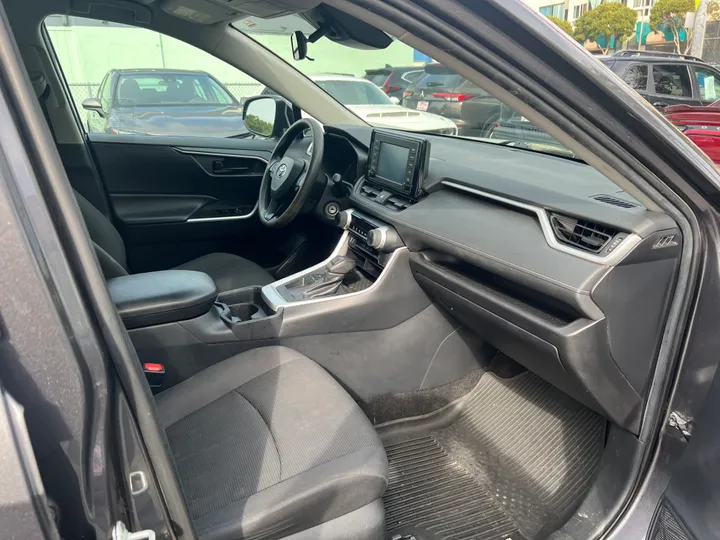 GRAY, 2019 TOYOTA RAV4 Image 16