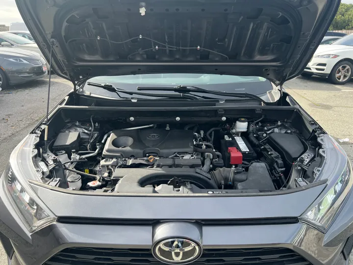 GRAY, 2019 TOYOTA RAV4 Image 27