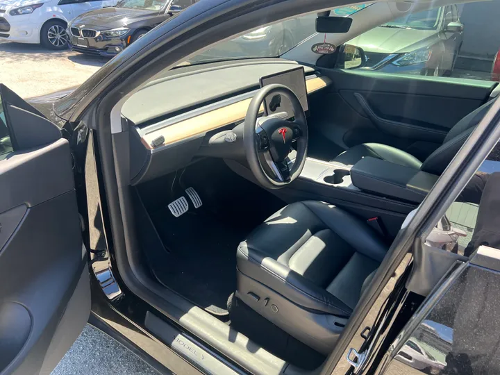 BLACK, 2021 TESLA MODEL Y Image 11