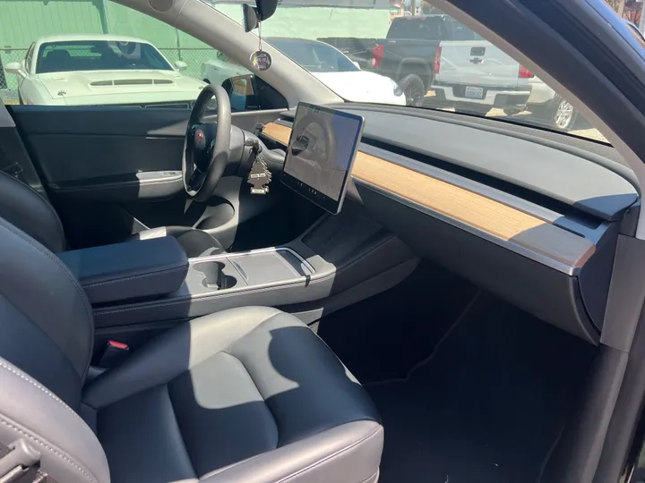 BLACK, 2021 TESLA MODEL Y Image 17