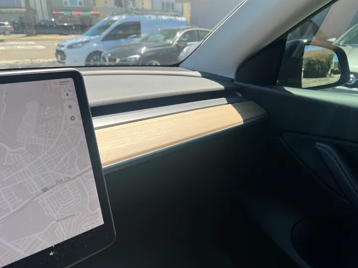 BLACK, 2021 TESLA MODEL Y Image 22