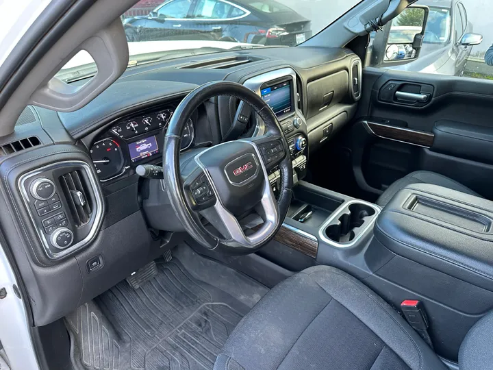 WHITE, 2020 GMC SIERRA 1500 CREW CAB Image 9