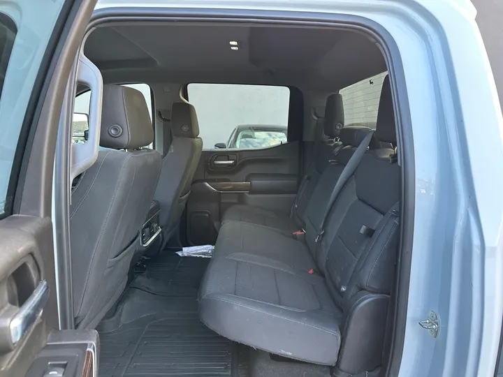 WHITE, 2020 GMC SIERRA 1500 CREW CAB Image 17