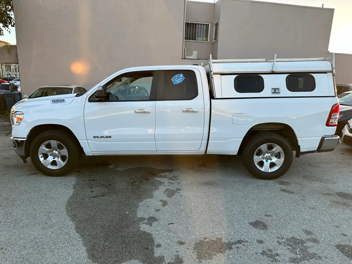 WHITE, 2019 RAM 1500 QUAD CAB Image 3