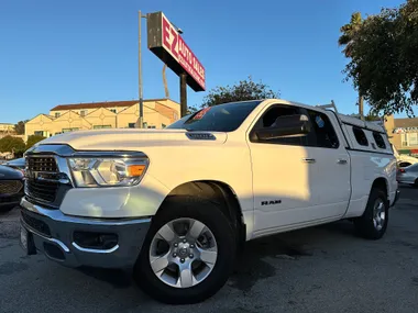 WHITE, 2019 RAM 1500 QUAD CAB Image 4