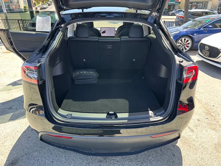 BLACK, 2021 TESLA MODEL Y Image 9