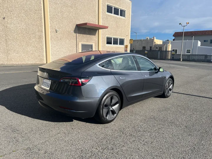 GRAY, 2018 TESLA MODEL 3 Image 4