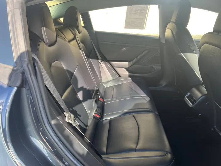 GRAY, 2018 TESLA MODEL 3 Image 17