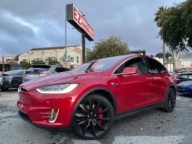 RED, 2017 TESLA MODEL X Image 17