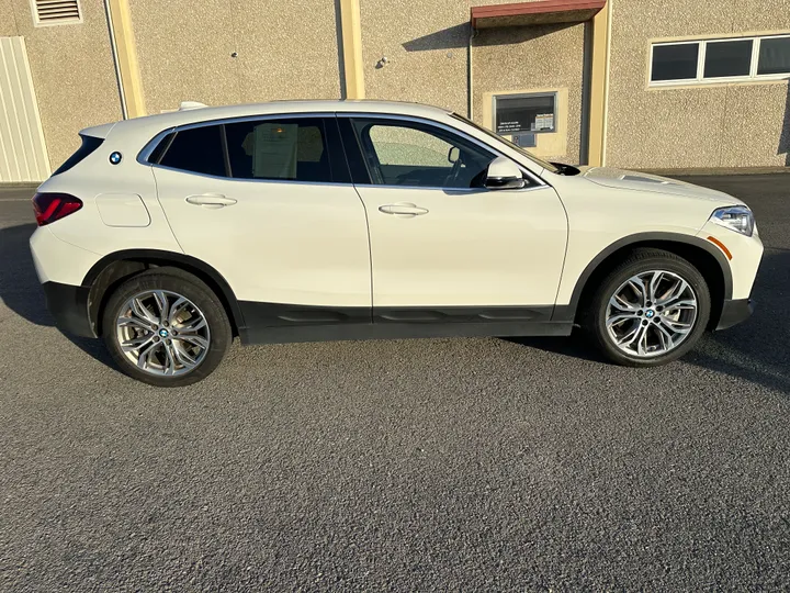 WHITE, 2022 BMW X2 Image 3