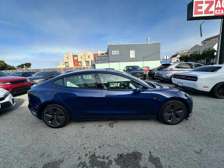 BLUE, 2021 TESLA MODEL 3 Image 3