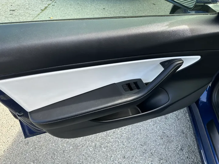 BLUE, 2021 TESLA MODEL 3 Image 7