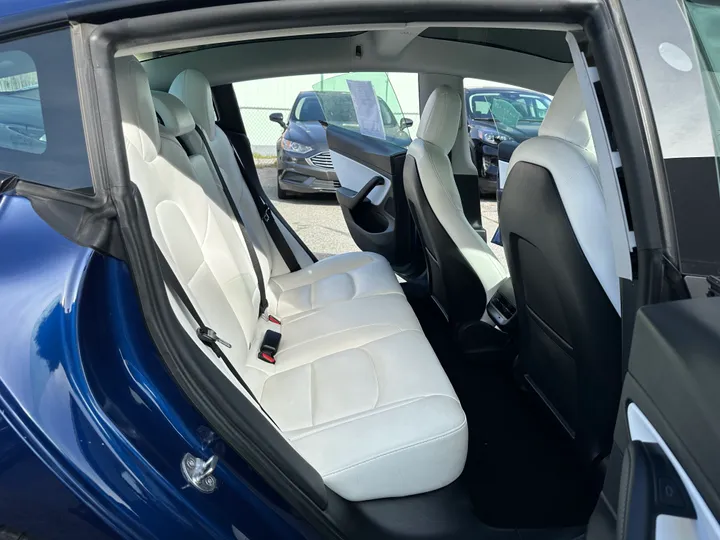 BLUE, 2021 TESLA MODEL 3 Image 11