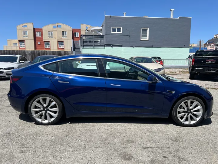 BLUE, 2018 TESLA MODEL 3 Image 2