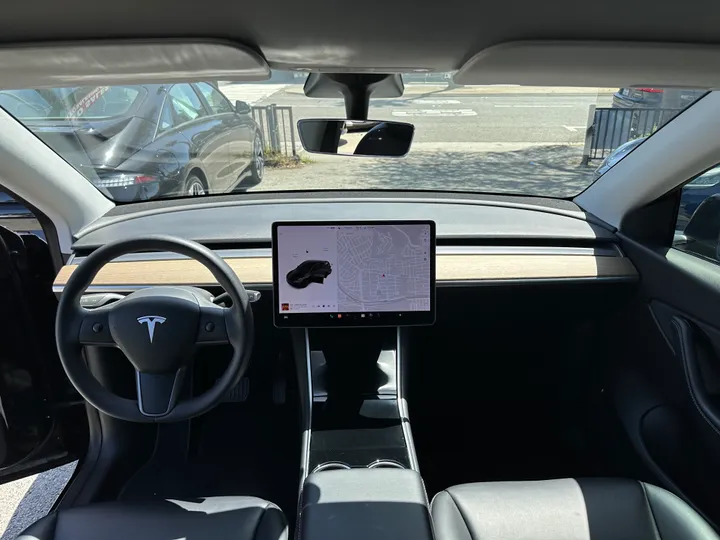 BLACK, 2021 TESLA MODEL Y Image 12