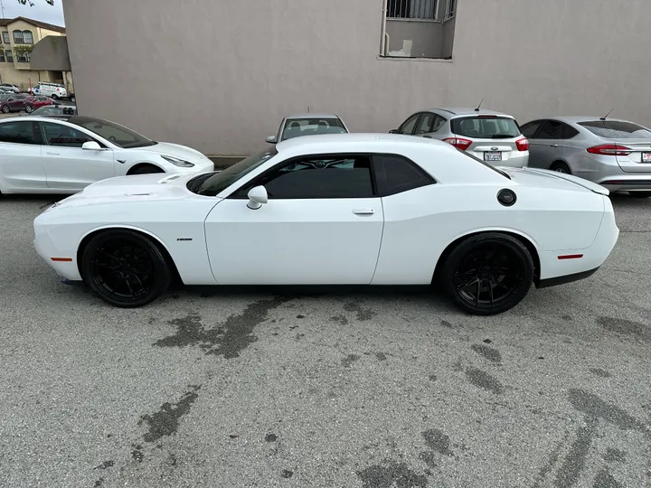 WHITE, 2015 DODGE CHALLENGER Image 3