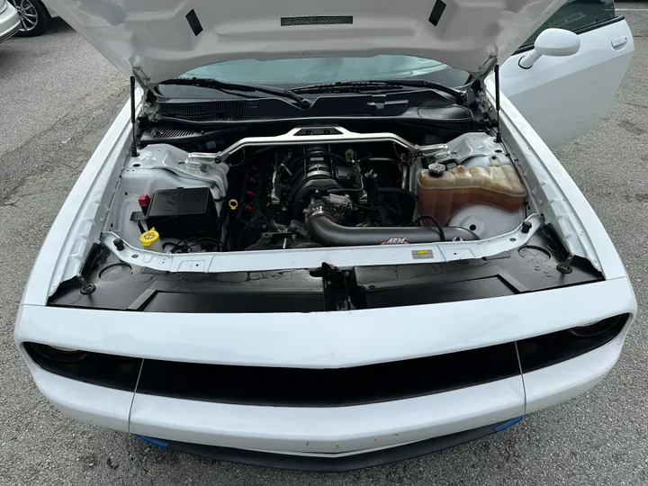 WHITE, 2015 DODGE CHALLENGER Image 16