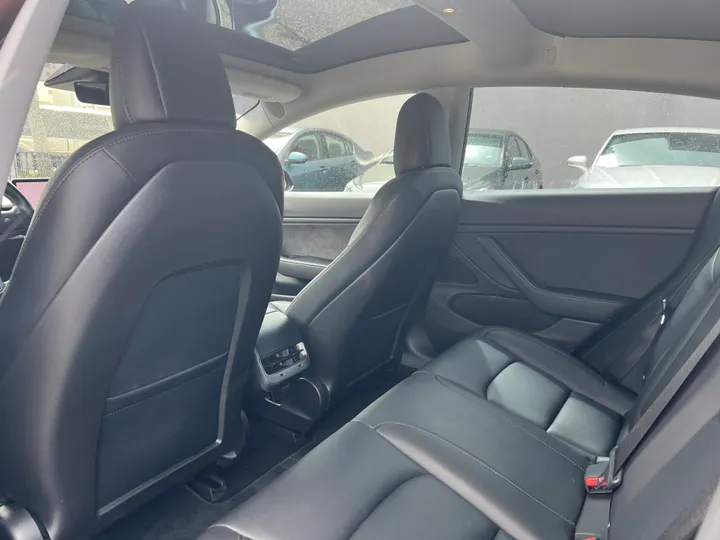 BLACK, 2018 TESLA MODEL 3 Image 12