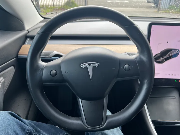 BLACK, 2018 TESLA MODEL 3 Image 19