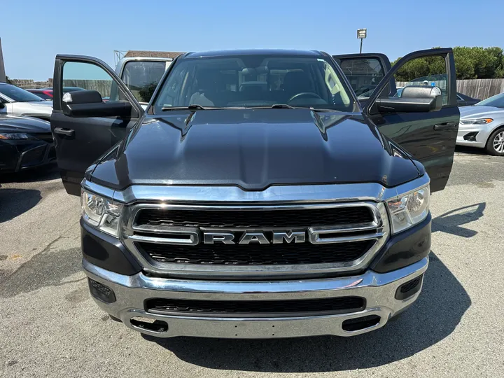 GRAY, 2019 RAM 1500 QUAD CAB Image 25