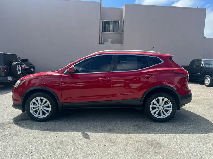 RED, 2017 NISSAN ROGUE SPORT Image 6