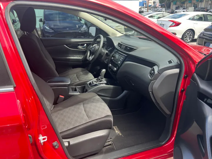 RED, 2017 NISSAN ROGUE SPORT Image 15