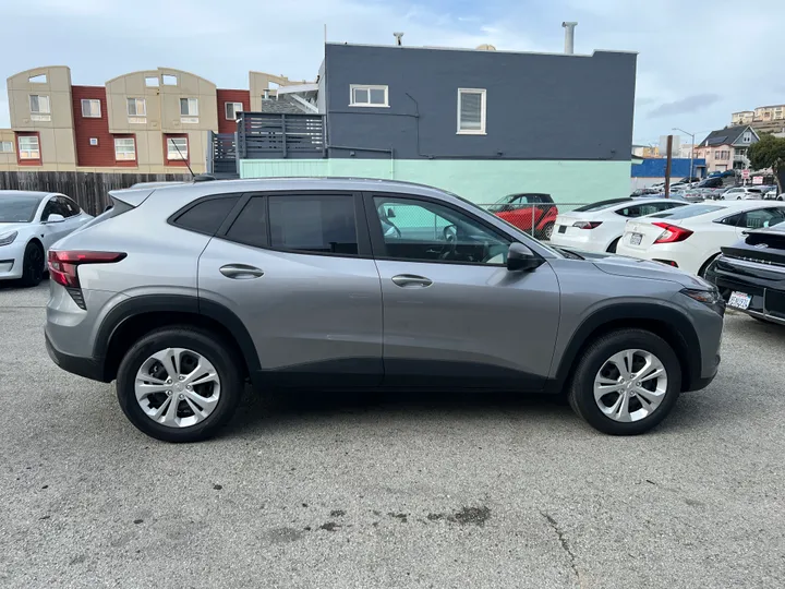 GRAY, 2024 CHEVROLET TRAX Image 2