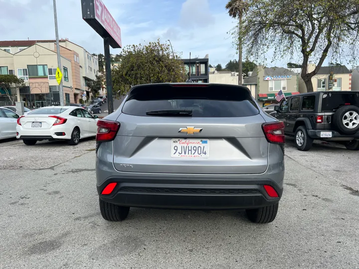 GRAY, 2024 CHEVROLET TRAX Image 8