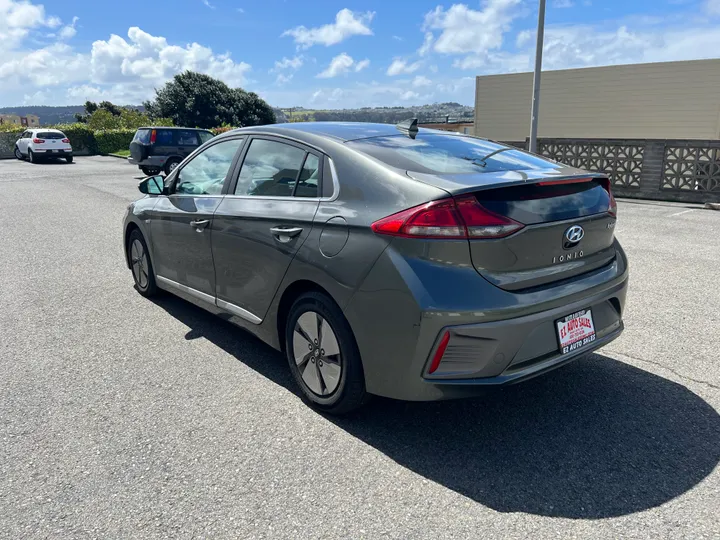 GRAY, 2020 HYUNDAI IONIQ HYBRID Image 8