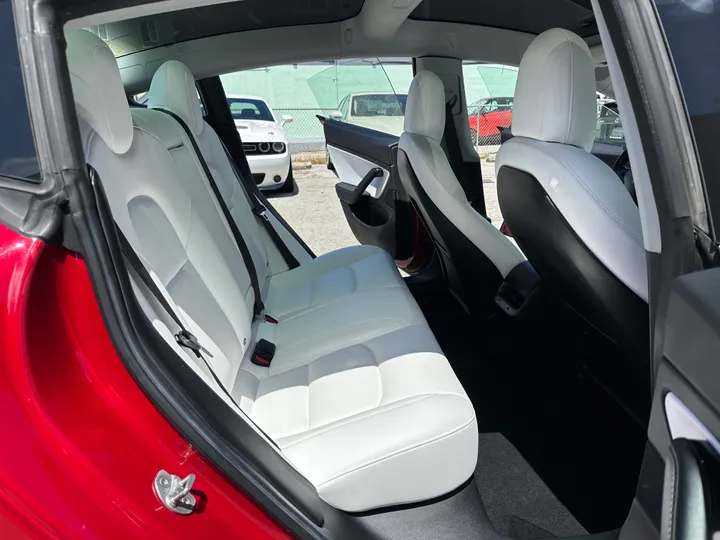 RED, 2018 TESLA MODEL 3 Image 11