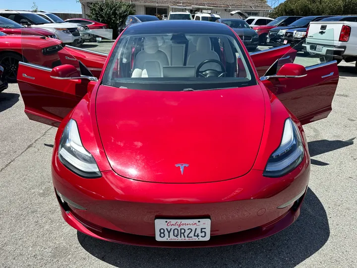 RED, 2018 TESLA MODEL 3 Image 21