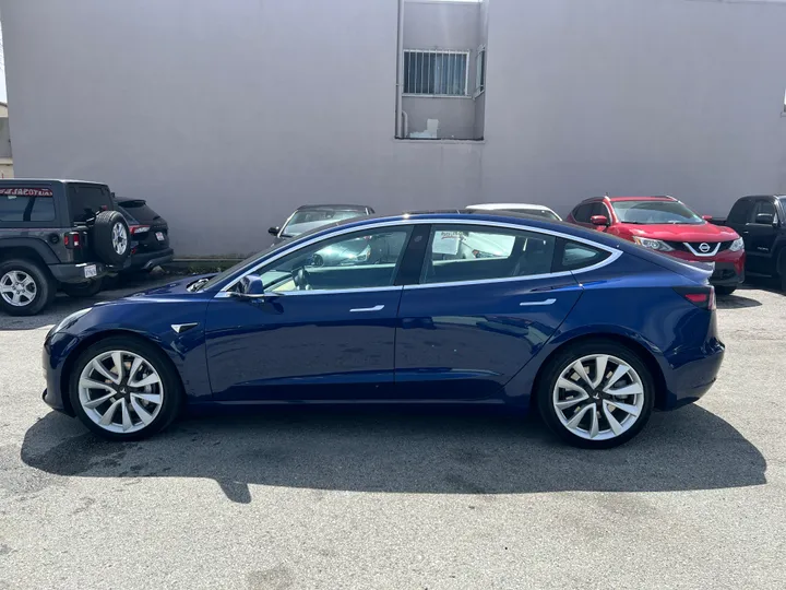 BLUE, 2018 TESLA MODEL 3 Image 2