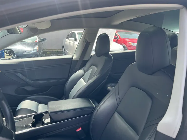 BLUE, 2018 TESLA MODEL 3 Image 10