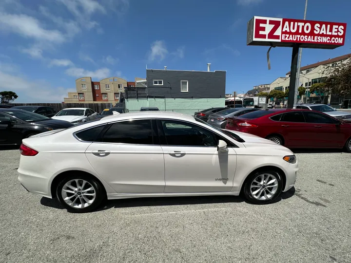 WHITE, 2019 FORD FUSION Image 2