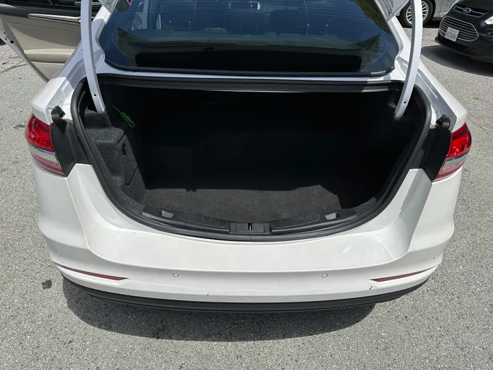 WHITE, 2019 FORD FUSION Image 23