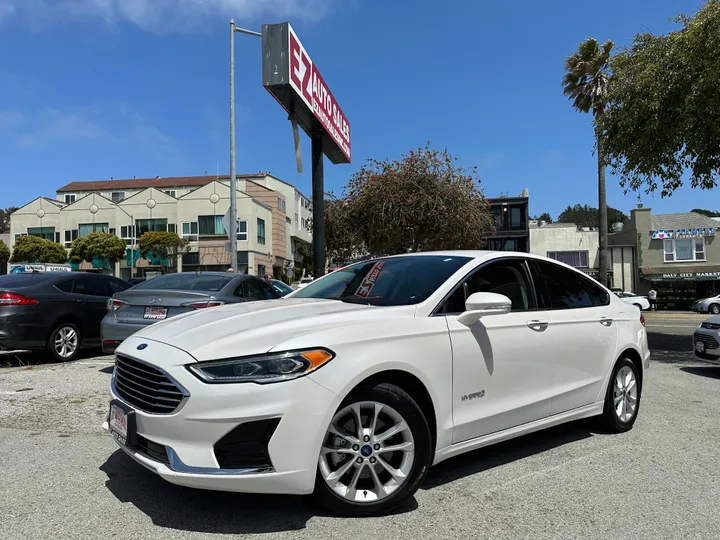 WHITE, 2019 FORD FUSION Image 1