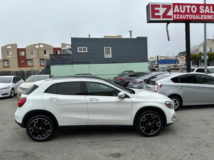 WHITE, 2019 MERCEDES-BENZ GLA Image 2