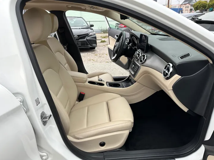 WHITE, 2019 MERCEDES-BENZ GLA Image 7