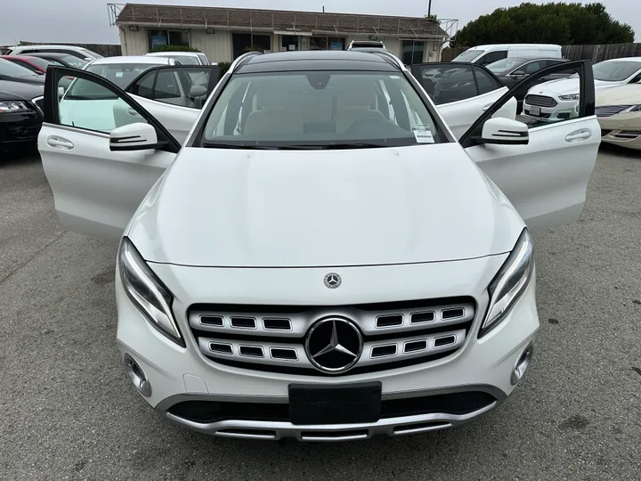 WHITE, 2019 MERCEDES-BENZ GLA Image 23