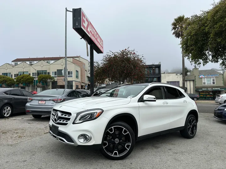 WHITE, 2019 MERCEDES-BENZ GLA Image 1