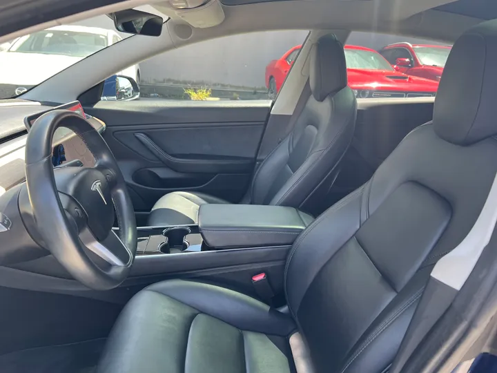 BLUE, 2018 TESLA MODEL 3 Image 13