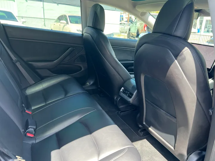 BLUE, 2018 TESLA MODEL 3 Image 16