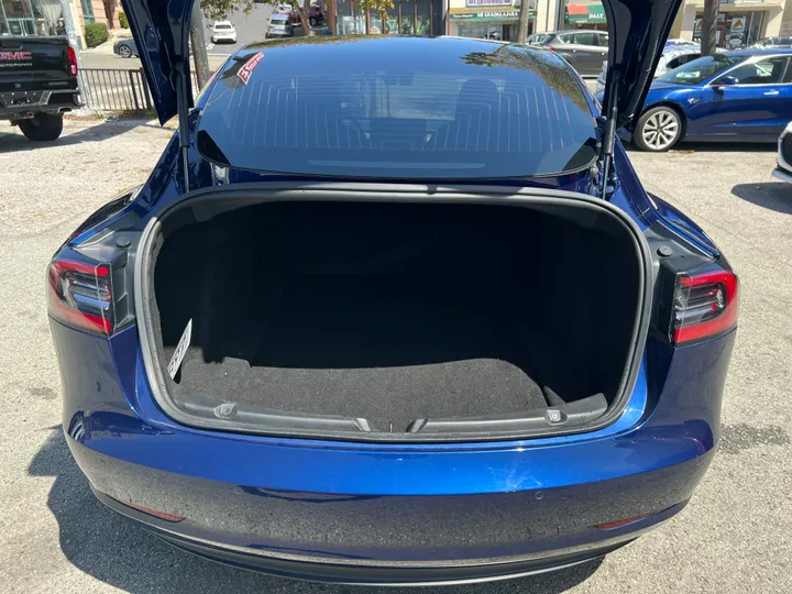 BLUE, 2018 TESLA MODEL 3 Image 18