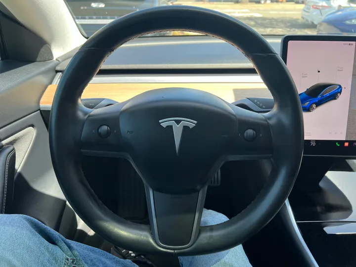 BLUE, 2018 TESLA MODEL 3 Image 20