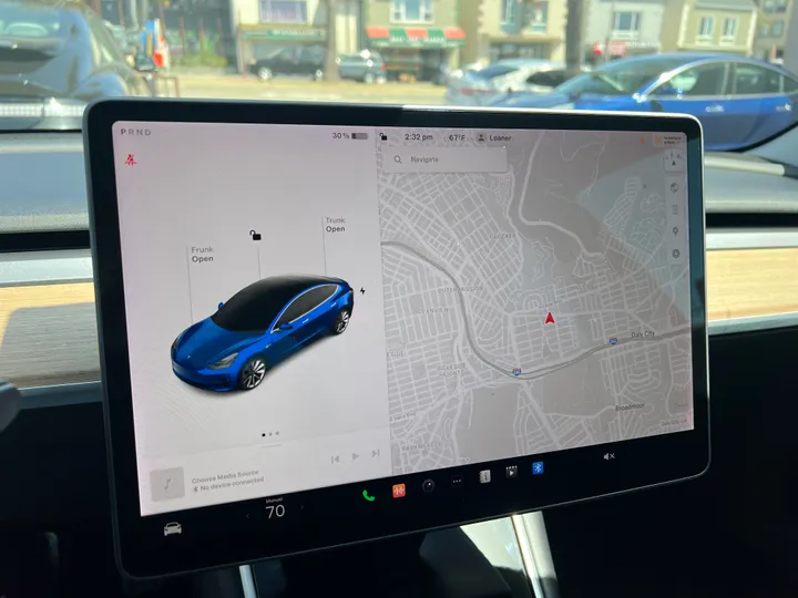 BLUE, 2018 TESLA MODEL 3 Image 21